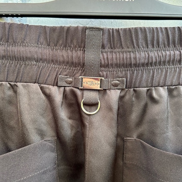 High Everyday Couture black Cargo Pants, size 10 - Picture 7 of 11